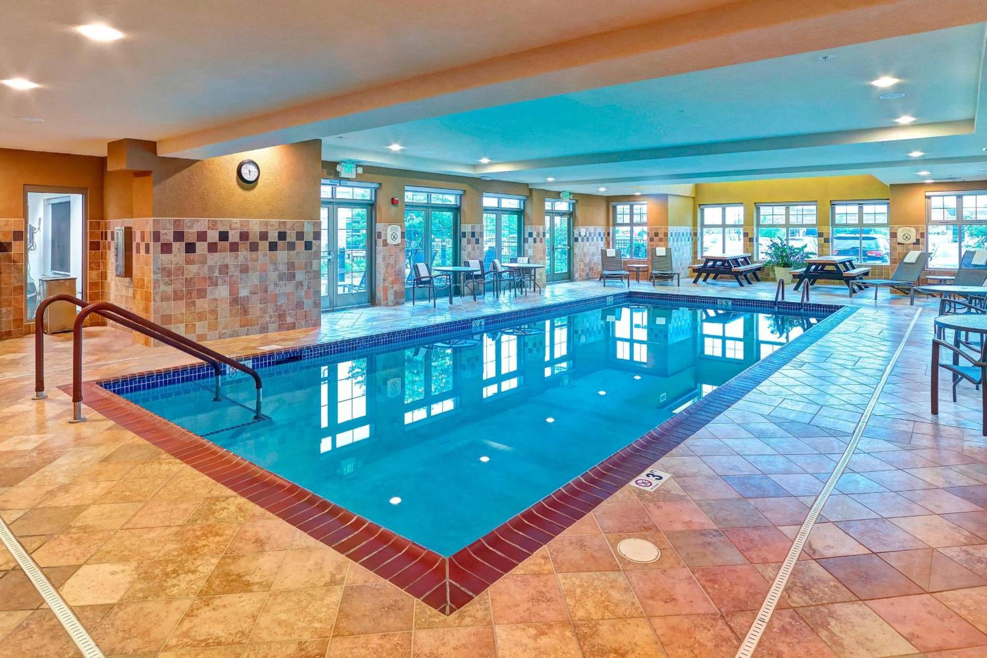 Residence Inn Minneapolis Плимут Экстерьер фото